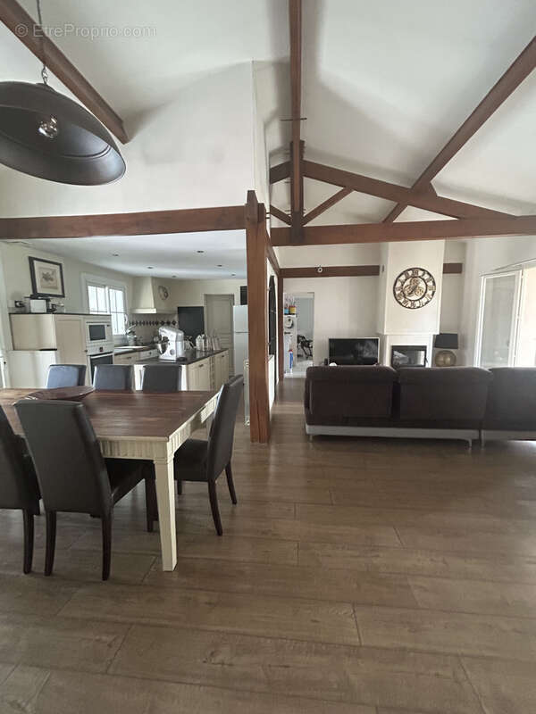 Maison à SAINT-QUENTIN-DE-BARON