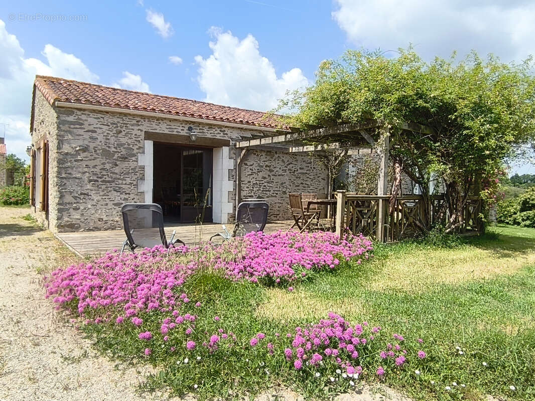 Maison à CHATEAU-GUIBERT