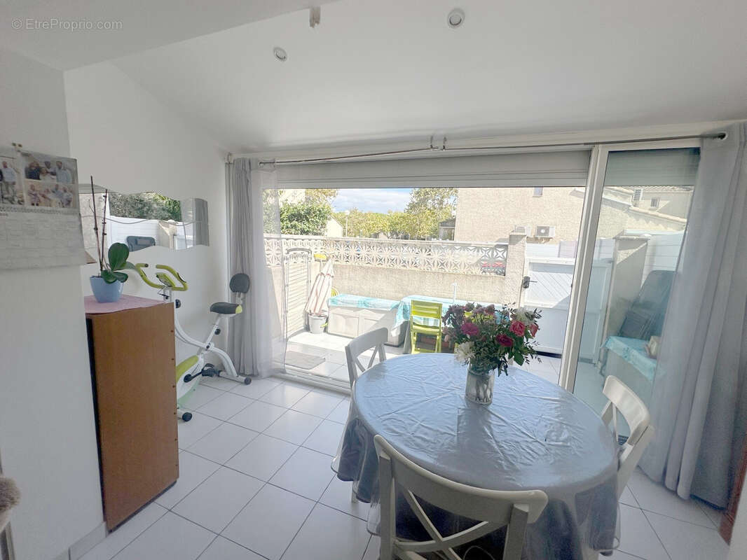 Appartement à MAUGUIO