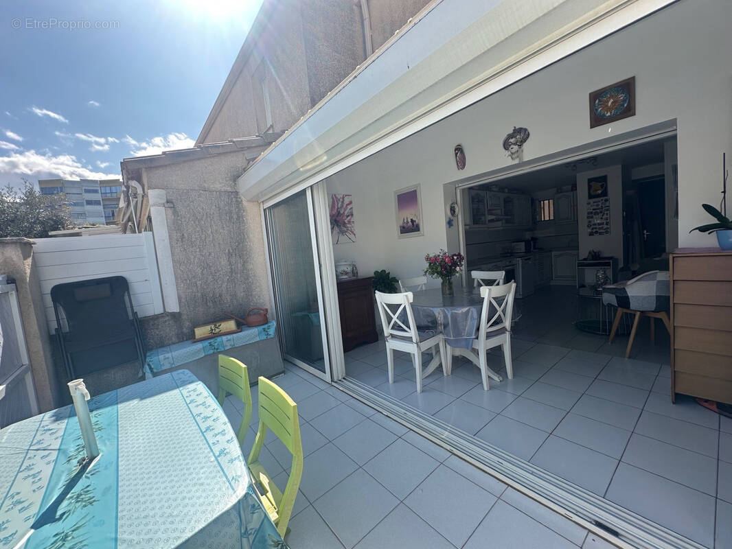 Appartement à MAUGUIO