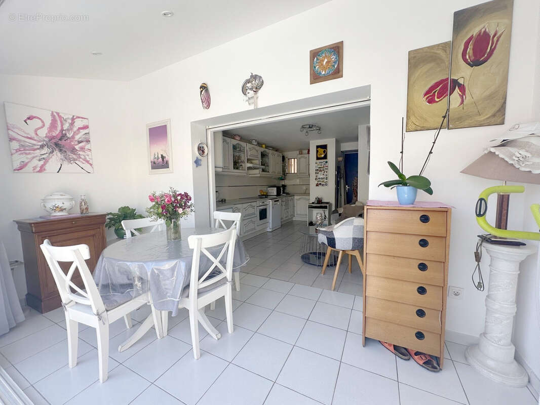 Appartement à MAUGUIO