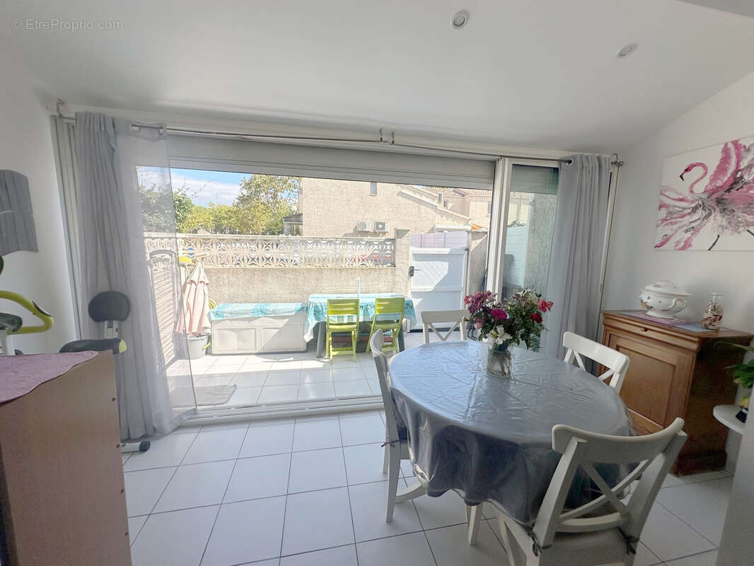 Appartement à MAUGUIO