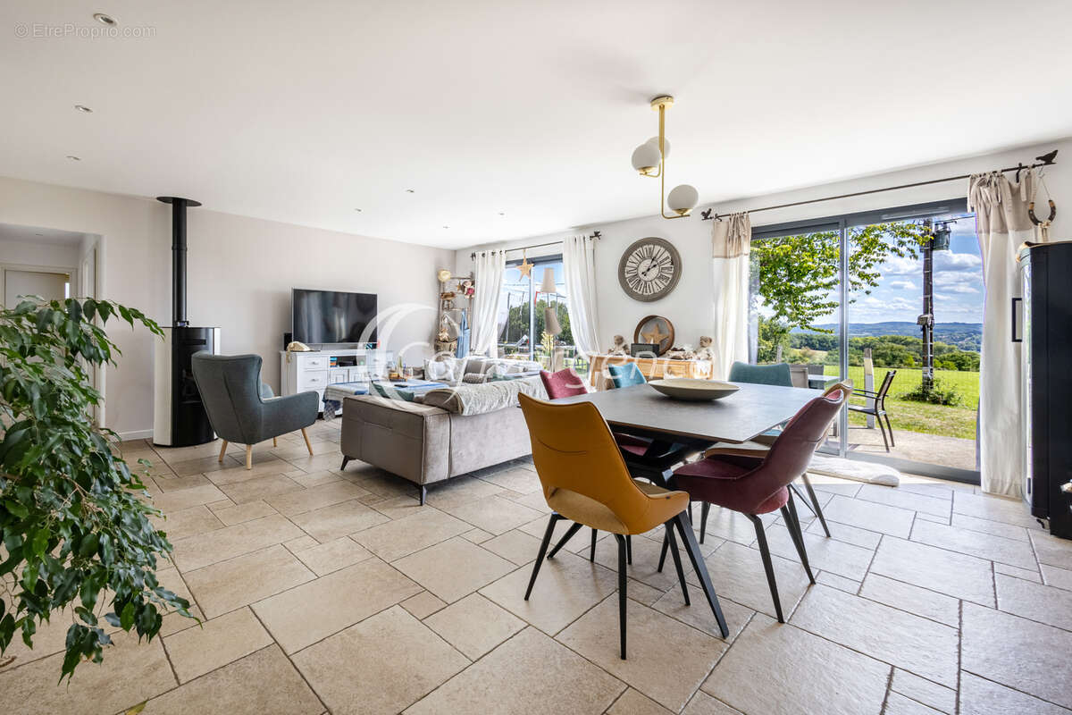 Maison à SAINT-JUNIEN