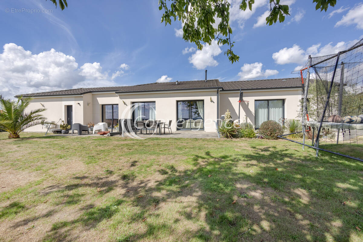 Maison à SAINT-JUNIEN