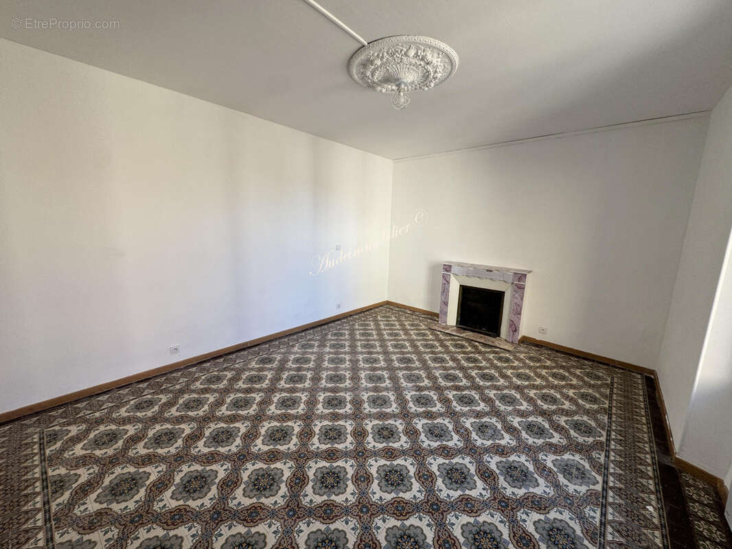 Appartement à MALVIES