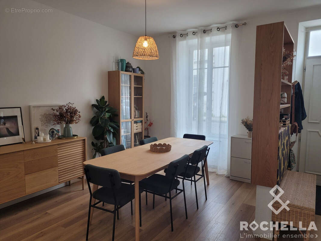 Maison à SAINT-JEAN-D'ANGELY