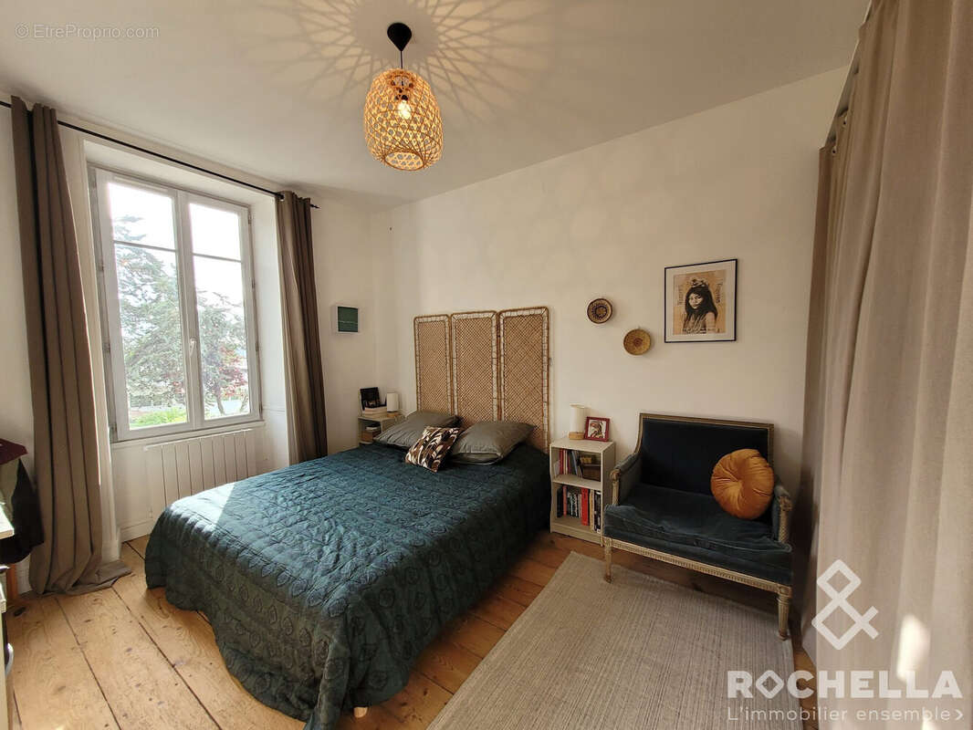 Maison à SAINT-JEAN-D'ANGELY