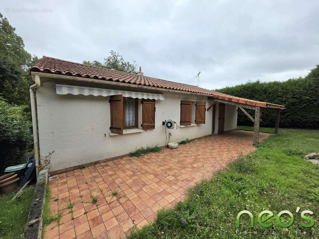 Maison à LA TESSOUALLE