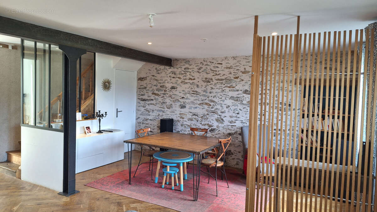 Maison à LA CHAPELLE-BASSE-MER