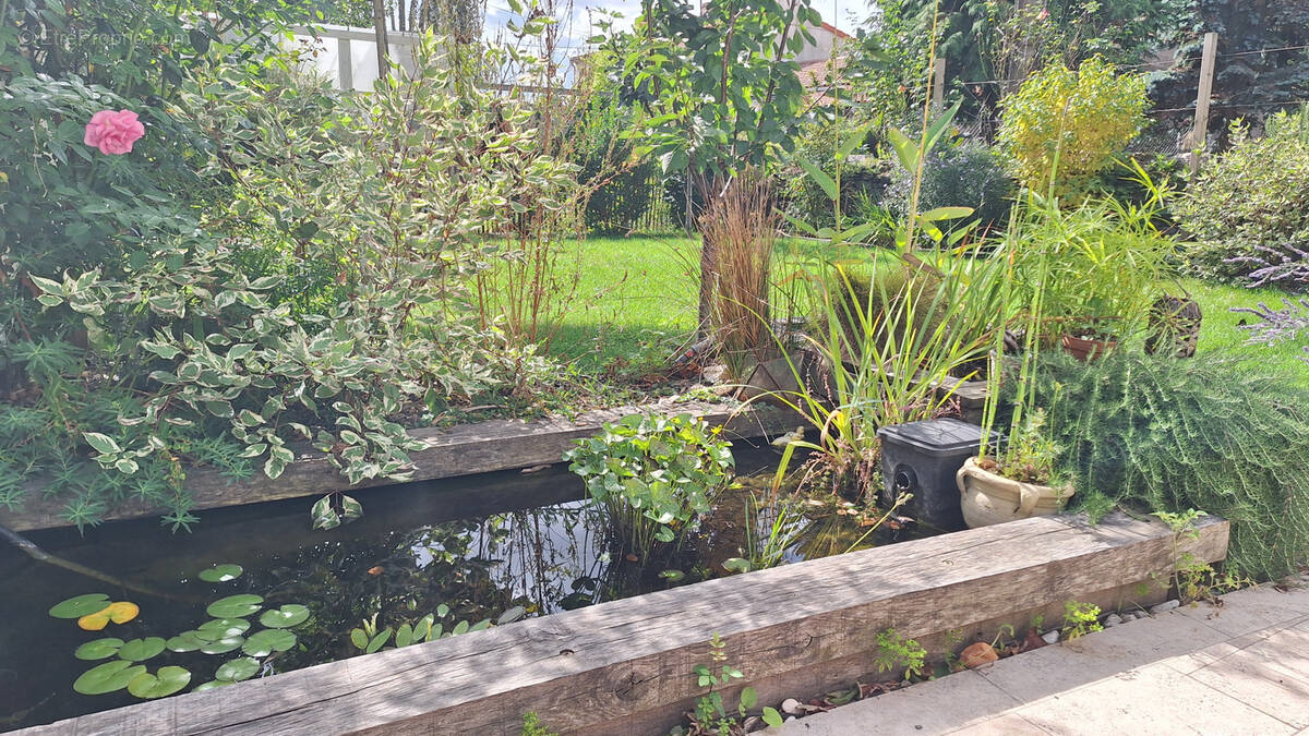 Maison à LA CHAPELLE-BASSE-MER