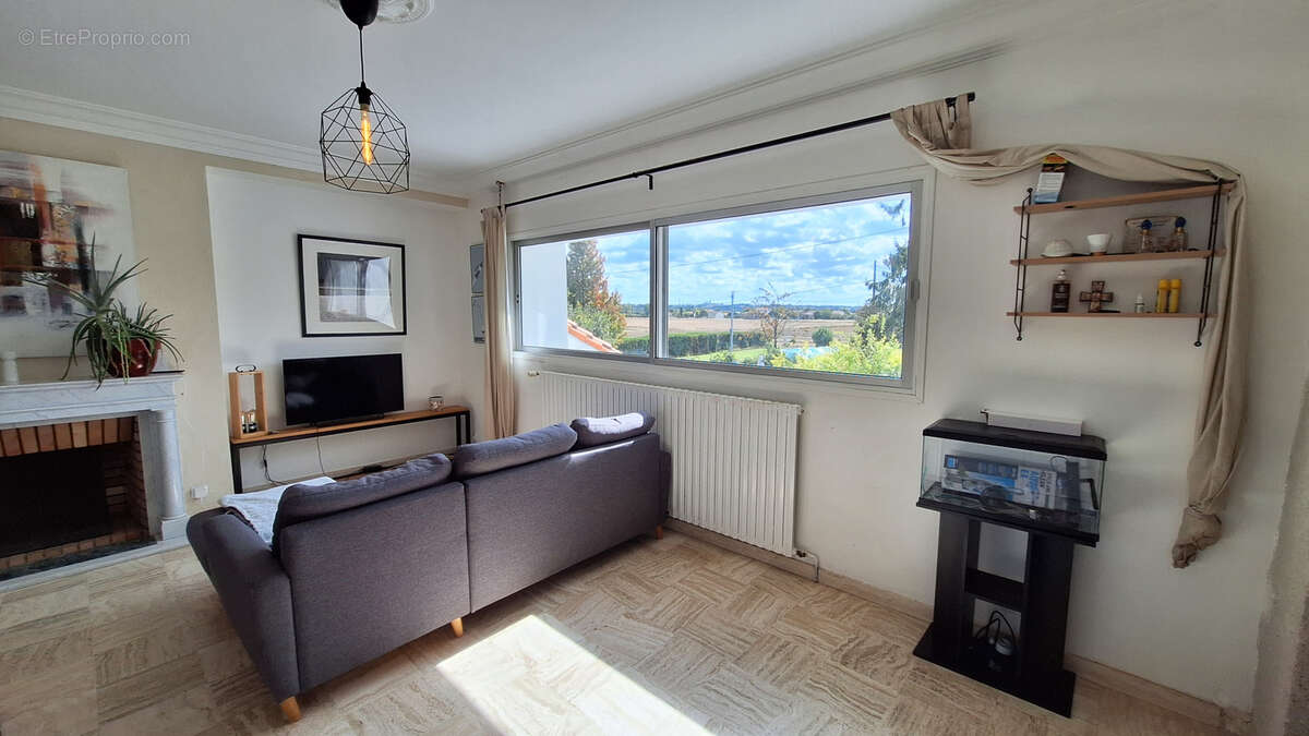 Maison à LA CHAPELLE-BASSE-MER