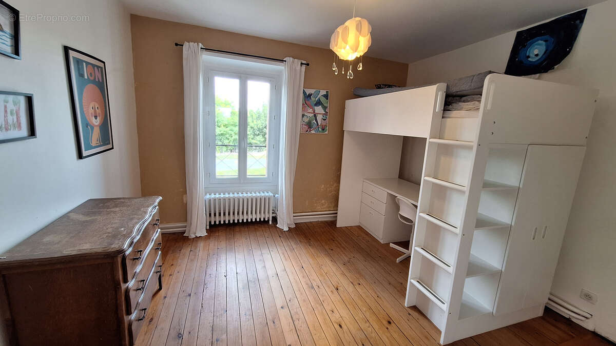 Maison à LA CHAPELLE-BASSE-MER