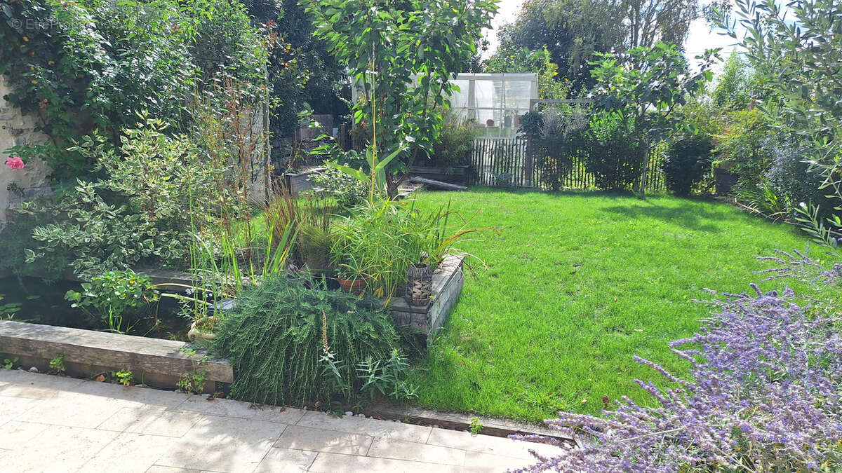 Maison à LA CHAPELLE-BASSE-MER