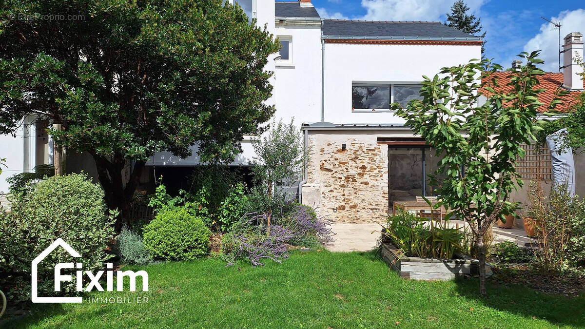 Maison à LA CHAPELLE-BASSE-MER