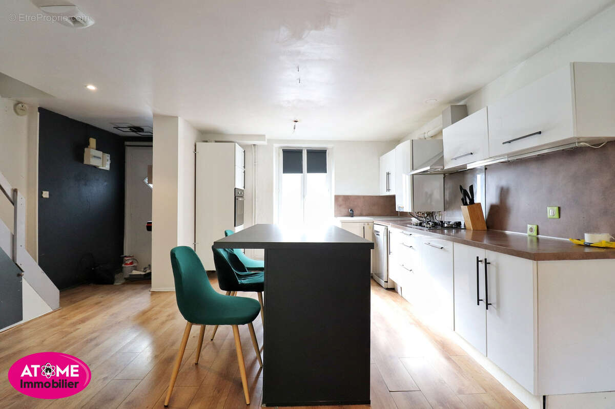 Appartement à CHATEL-SAINT-GERMAIN