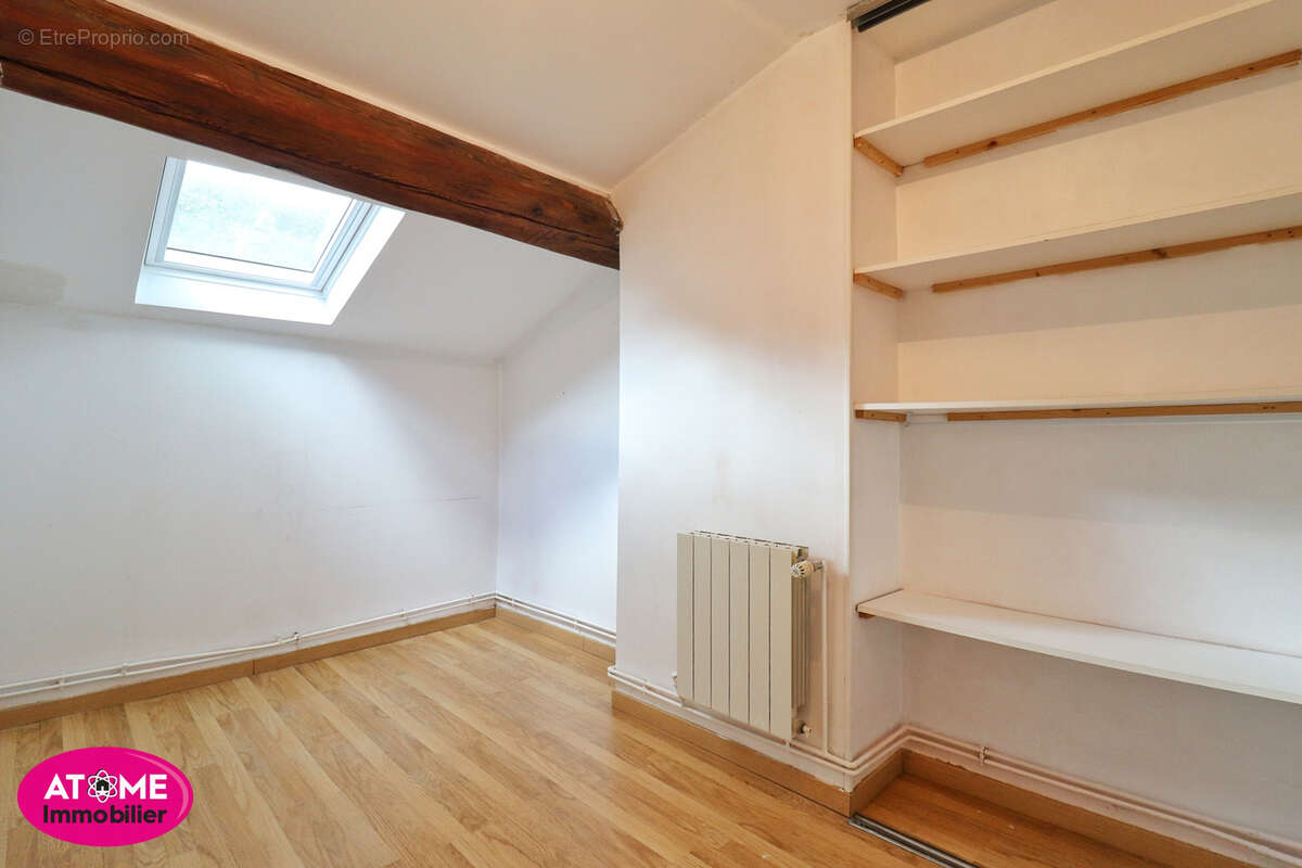 Appartement à CHATEL-SAINT-GERMAIN