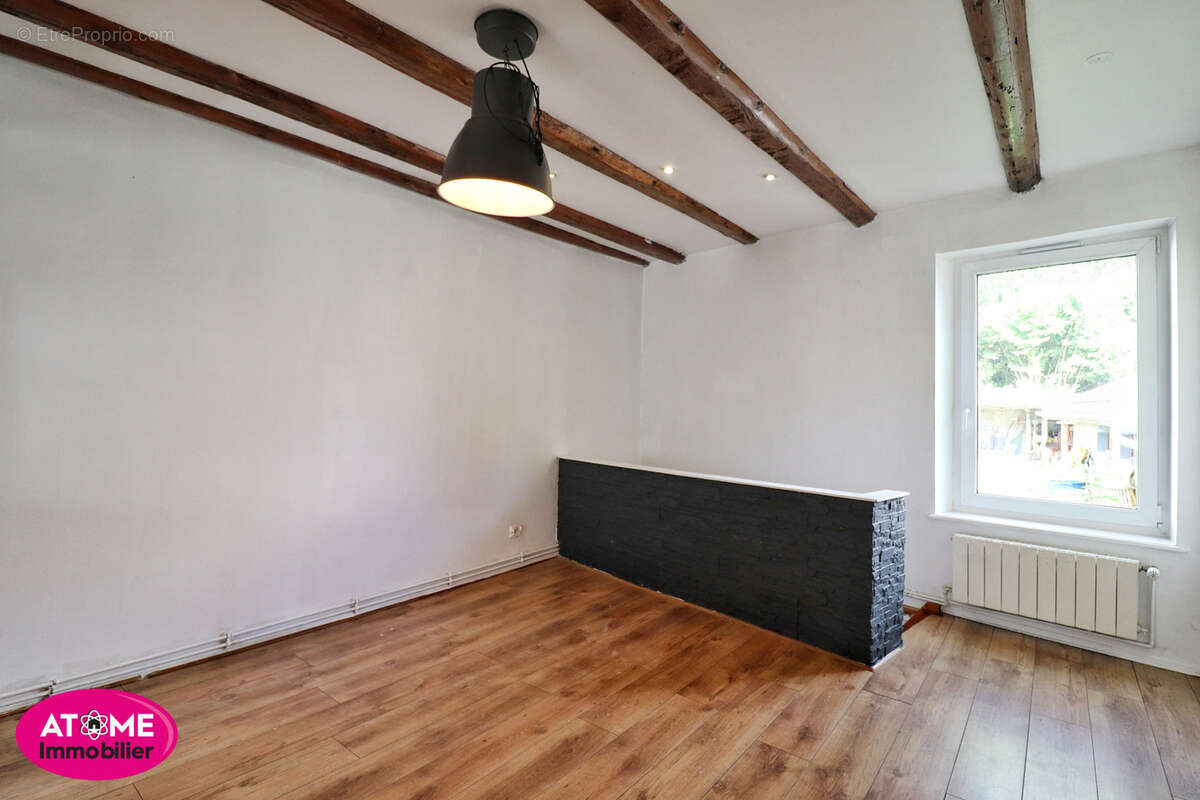 Appartement à CHATEL-SAINT-GERMAIN