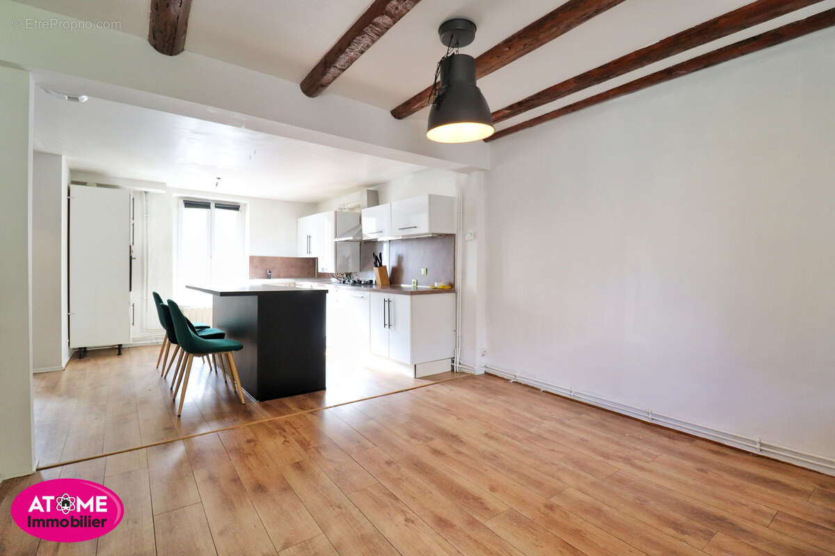 Appartement à CHATEL-SAINT-GERMAIN