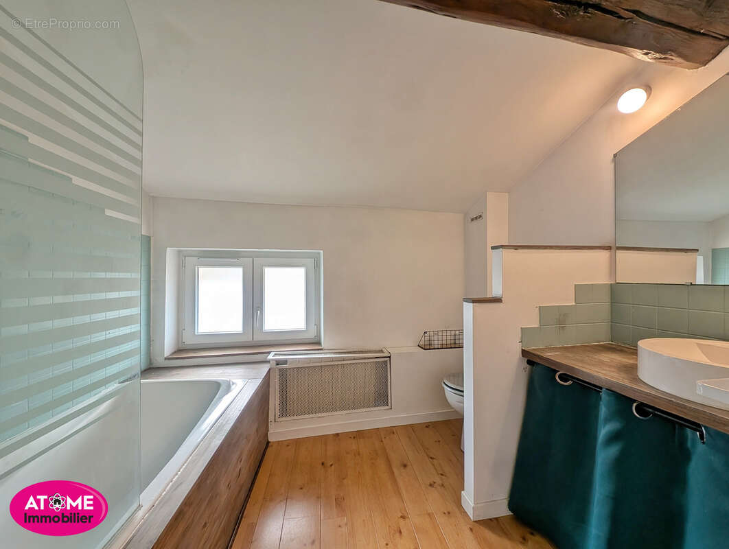 Appartement à CHATEL-SAINT-GERMAIN