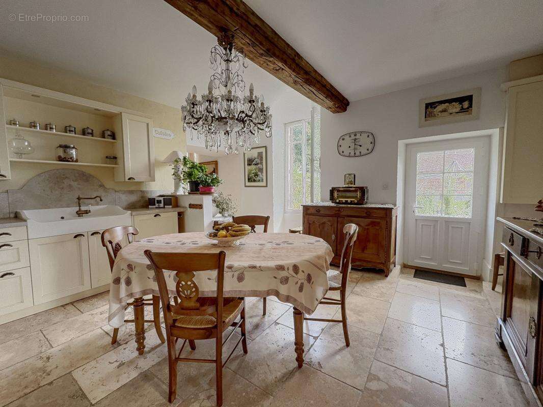 Maison à CHAMPAGNE-SUR-VINGEANNE