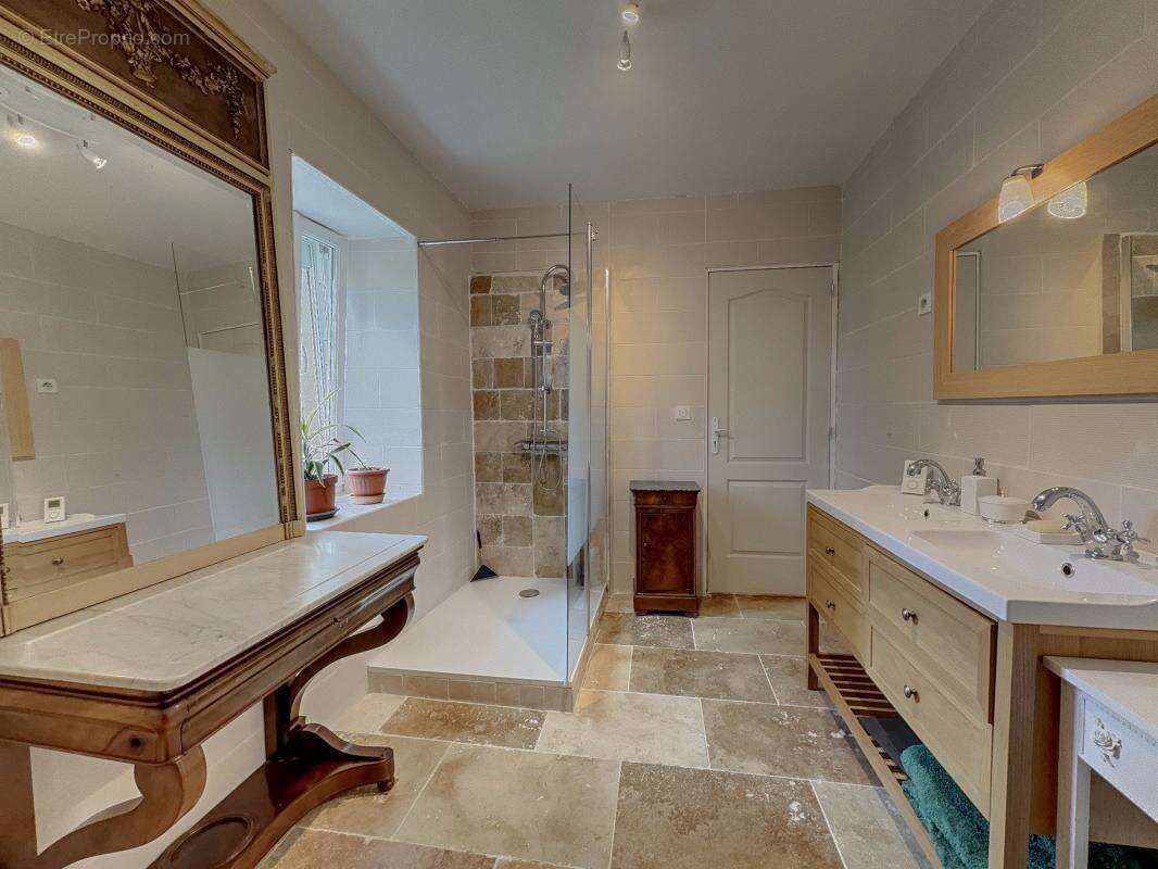 Maison à CHAMPAGNE-SUR-VINGEANNE