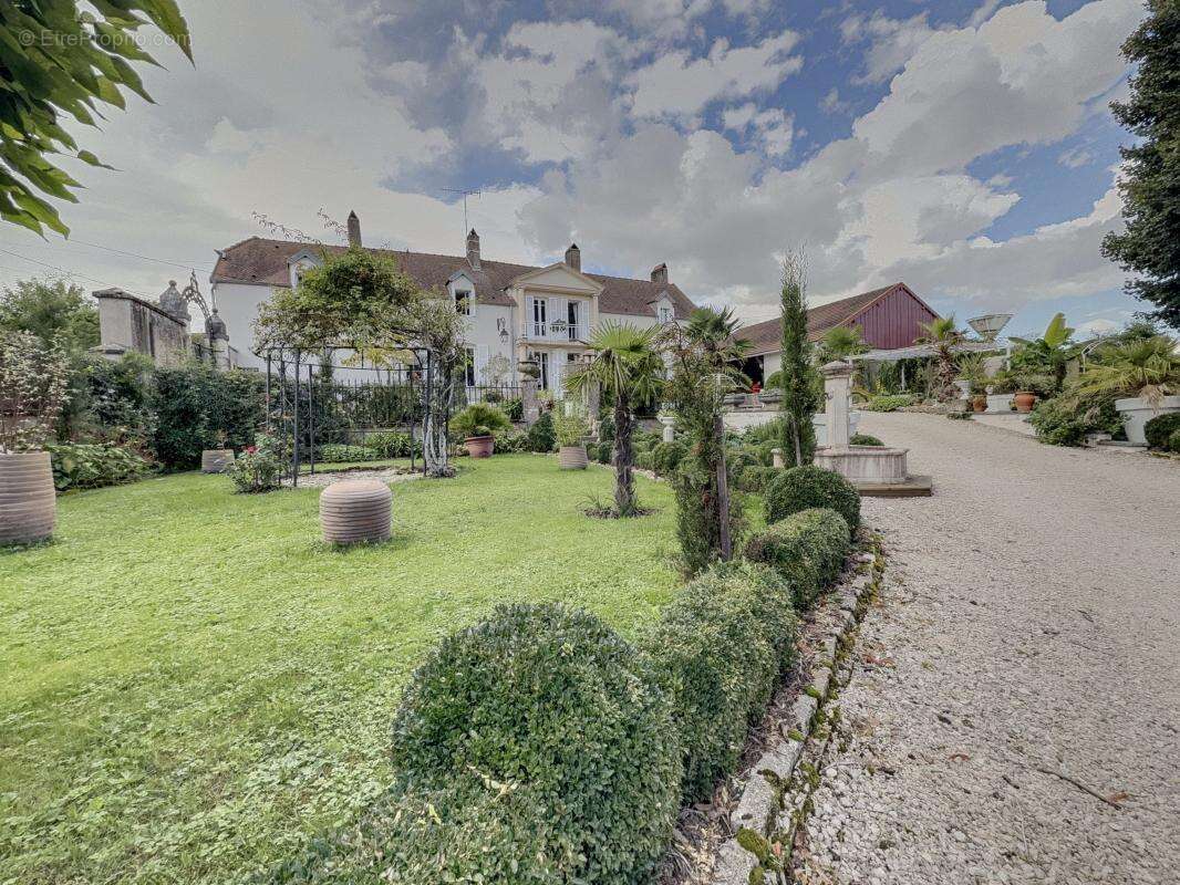 Maison à CHAMPAGNE-SUR-VINGEANNE