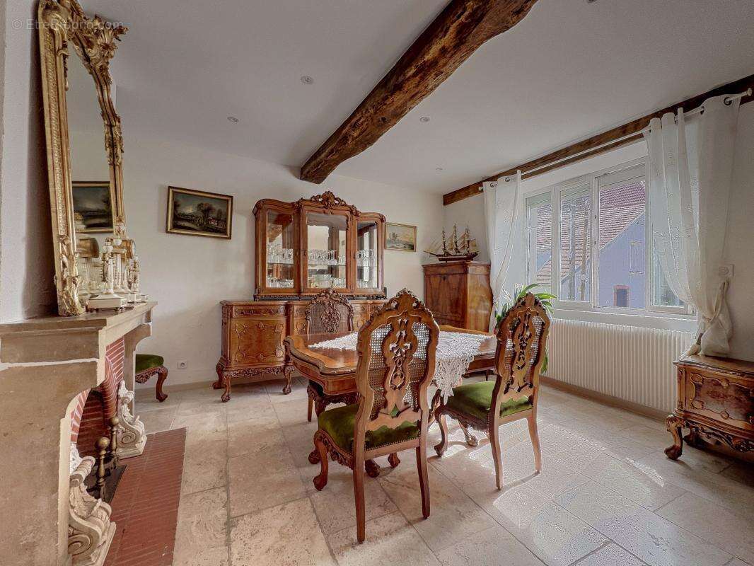 Maison à CHAMPAGNE-SUR-VINGEANNE