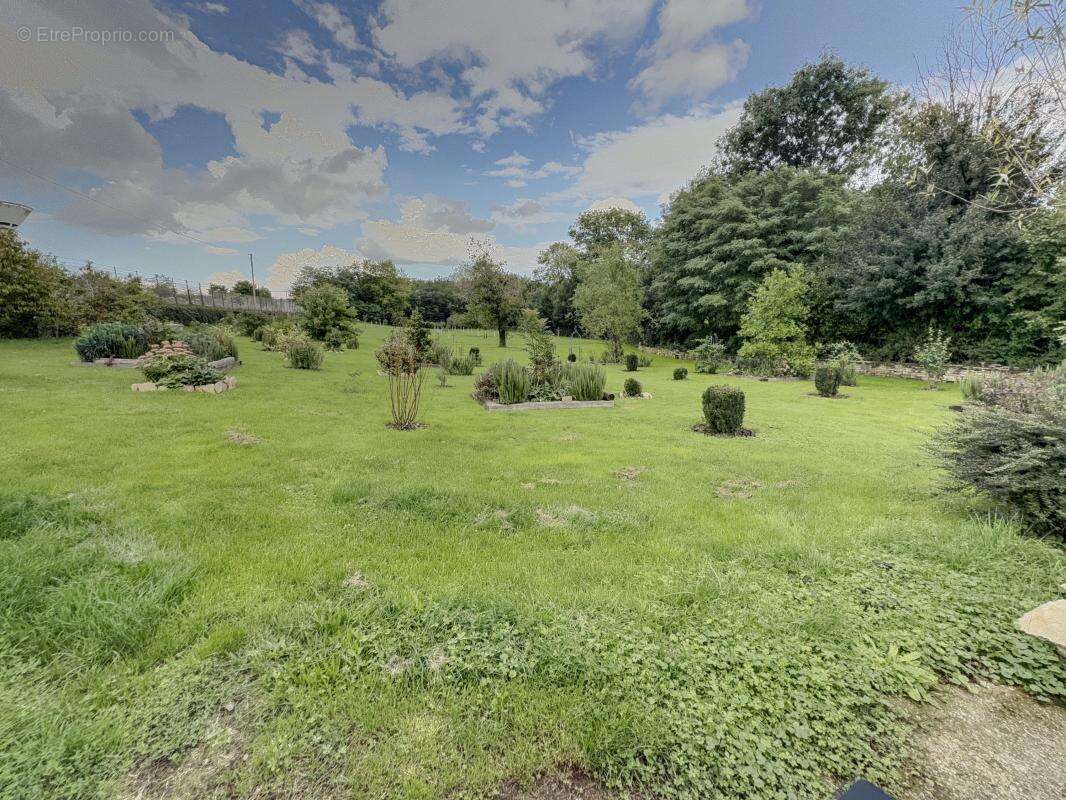 Maison à CHAMPAGNE-SUR-VINGEANNE