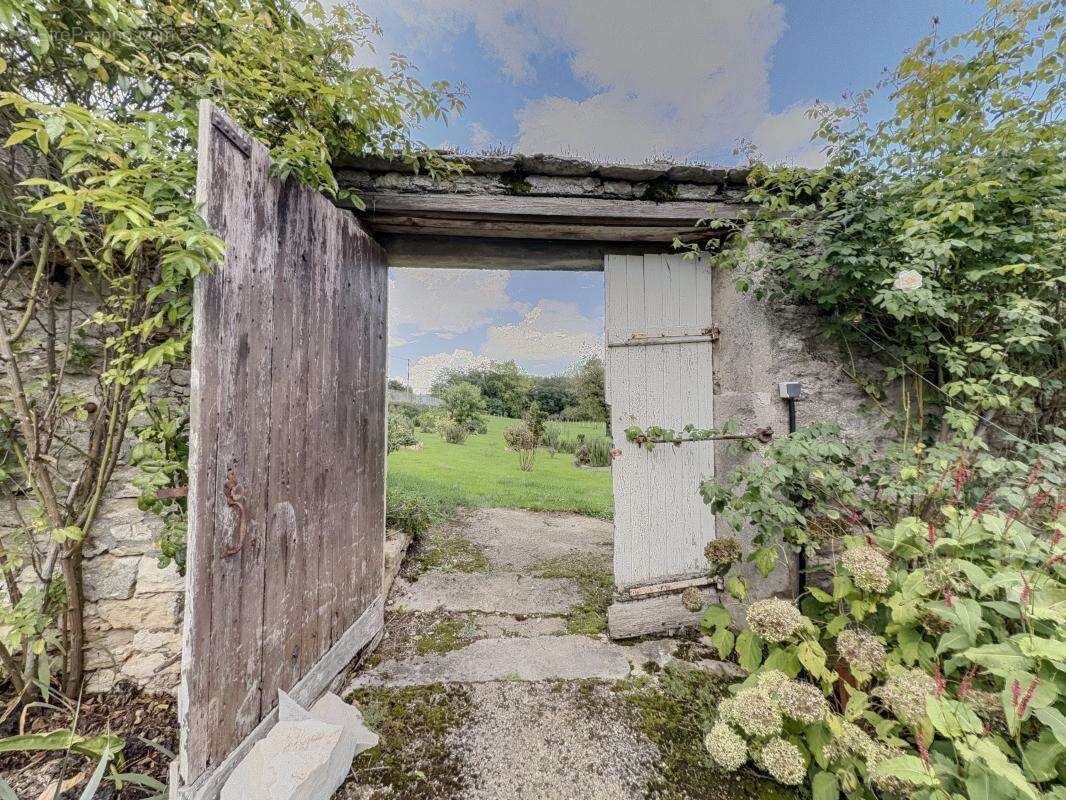 Maison à CHAMPAGNE-SUR-VINGEANNE