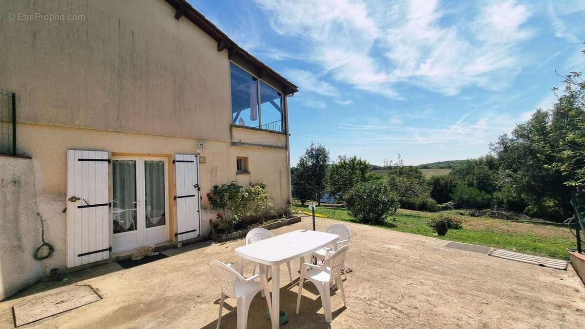 Maison à SAINTE-FOY-DE-LONGAS