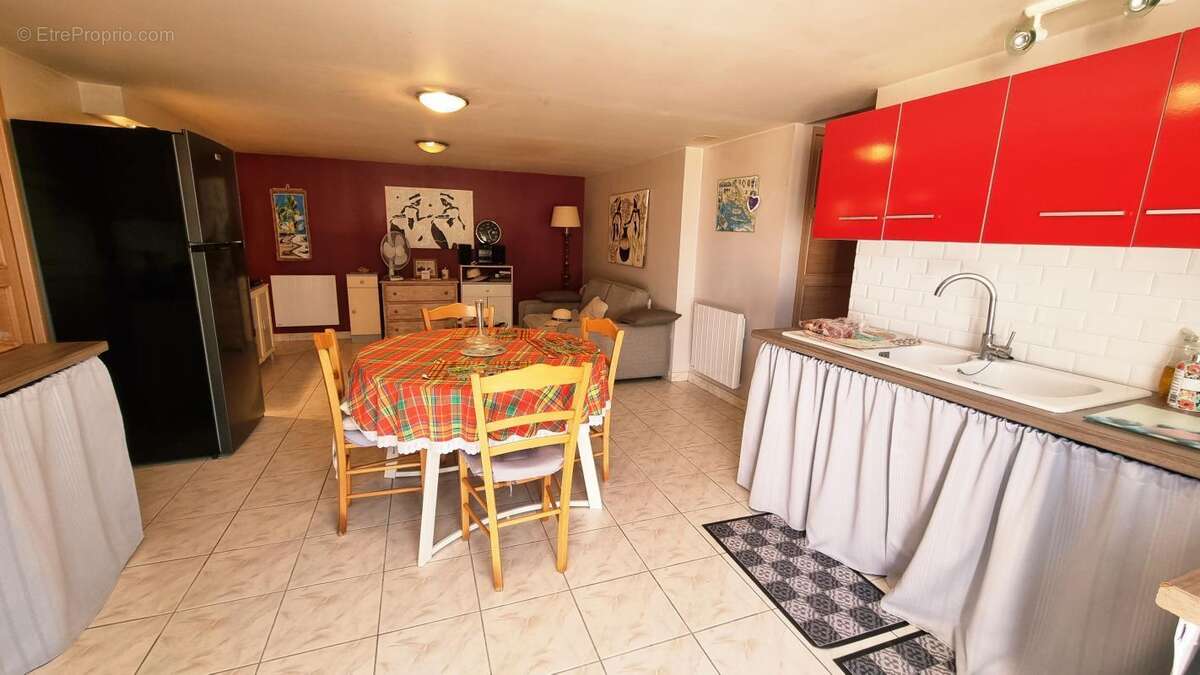 Maison à SAINTE-FOY-DE-LONGAS