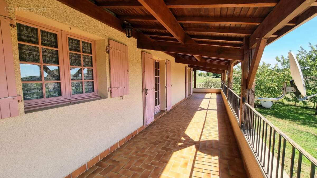 Maison à SAINTE-FOY-DE-LONGAS