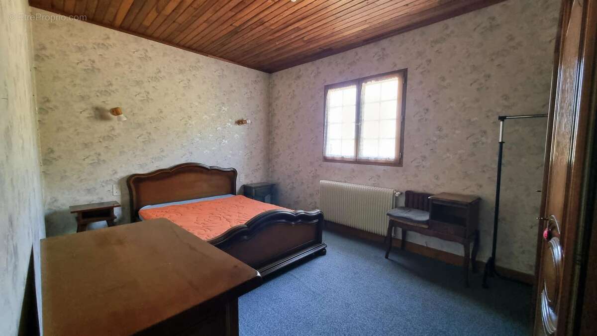 Maison à SAINTE-FOY-DE-LONGAS