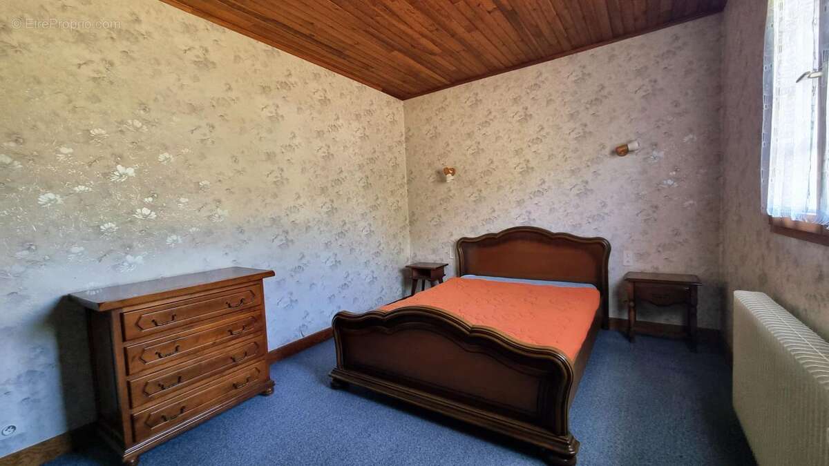 Maison à SAINTE-FOY-DE-LONGAS