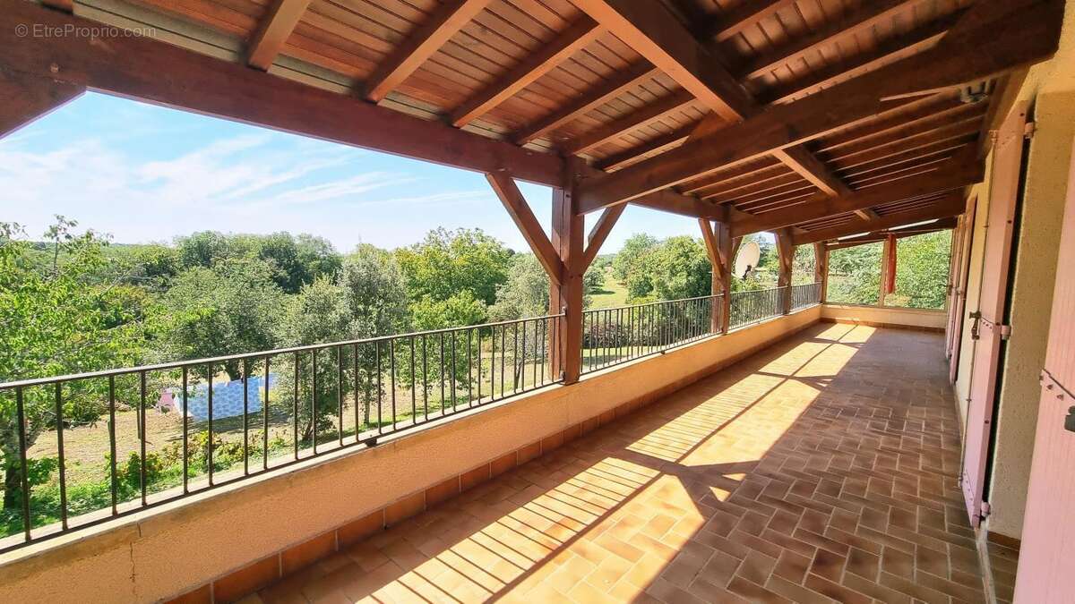 Maison à SAINTE-FOY-DE-LONGAS