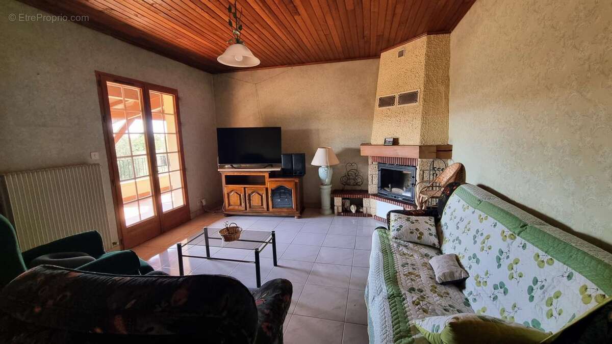 Maison à SAINTE-FOY-DE-LONGAS