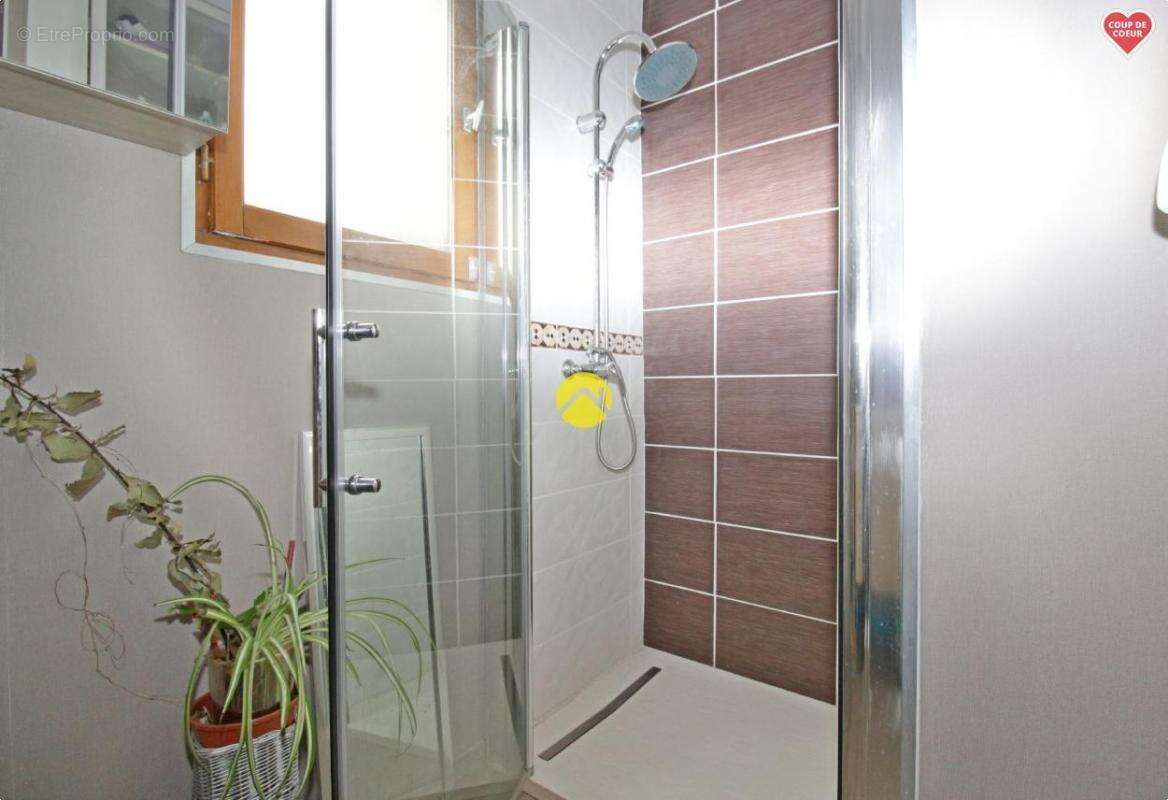 Maison à NERIS-LES-BAINS