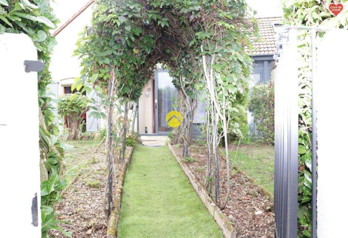 Maison à NERIS-LES-BAINS