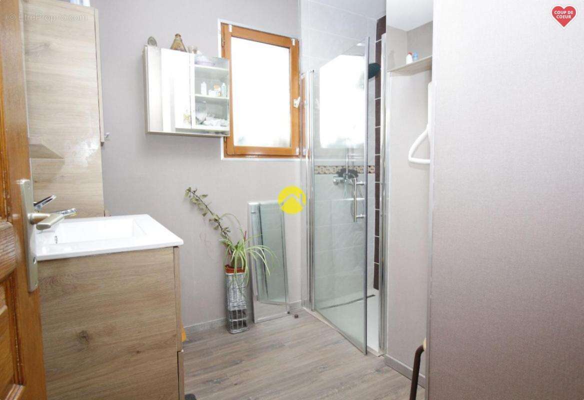 Maison à NERIS-LES-BAINS