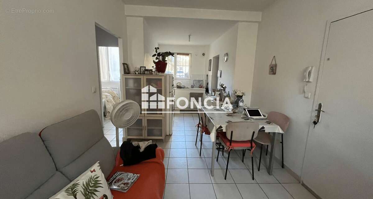 Appartement à SAINT-CHAPTES