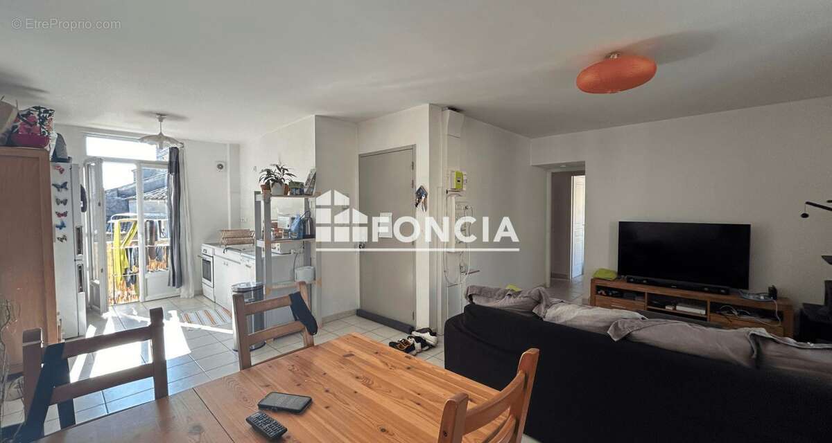 Maison à SAINT-CHAPTES