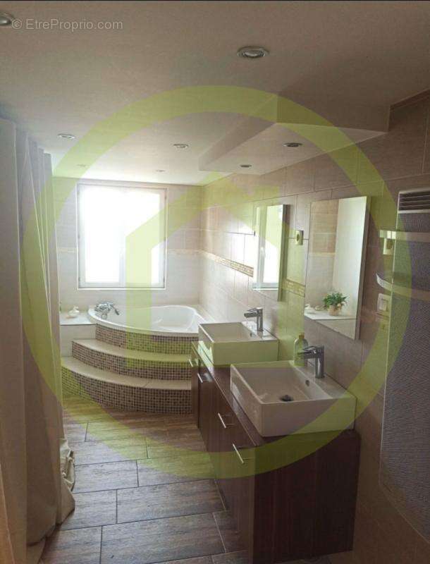 Maison à SAINT-HILAIRE-DE-LA-COTE