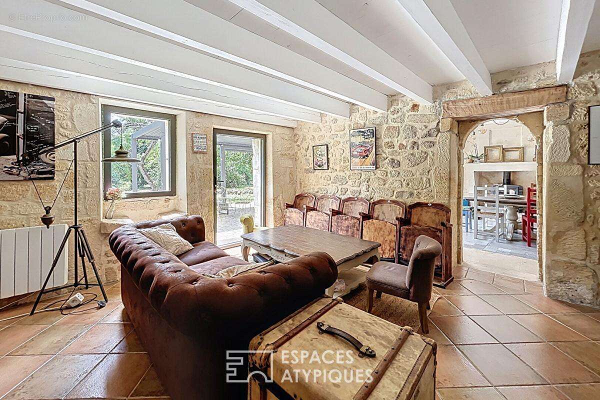 Maison à PRIGNAC-ET-MARCAMPS