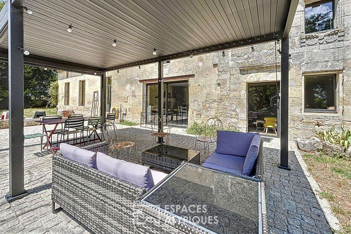 Maison à PRIGNAC-ET-MARCAMPS