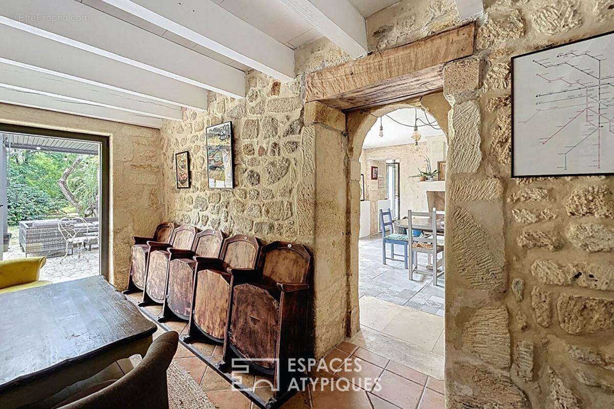 Maison à PRIGNAC-ET-MARCAMPS