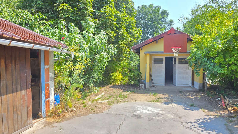 Maison à MONTROL-SENARD