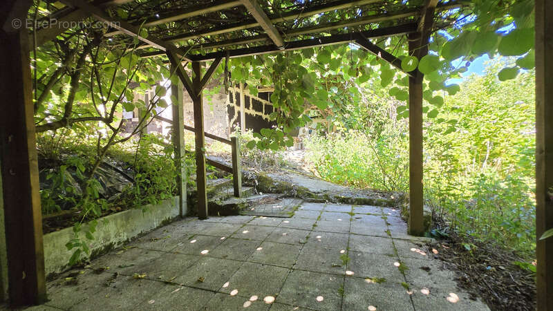 Maison à MONTROL-SENARD