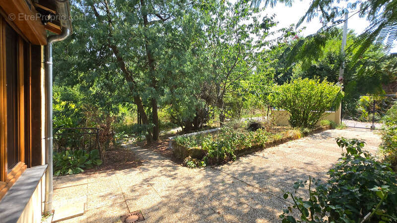 Maison à MONTROL-SENARD