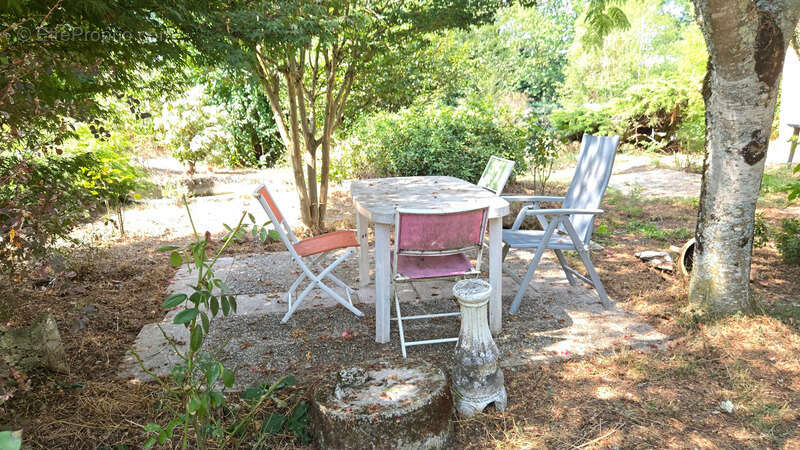 Maison à MONTROL-SENARD