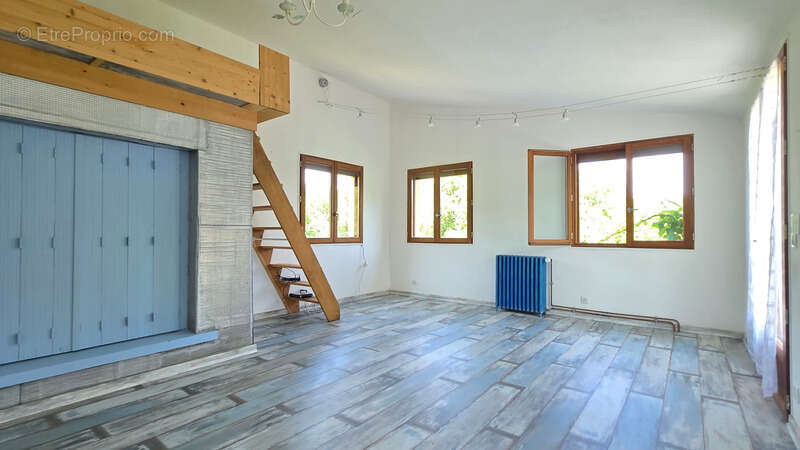 Maison à MONTROL-SENARD